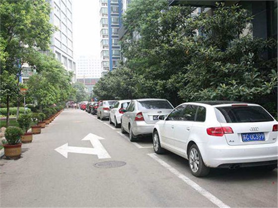 小区临时停车需要注意什么