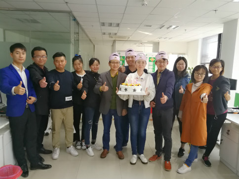 盛世e泊车新闻：生日会 笑哈哈